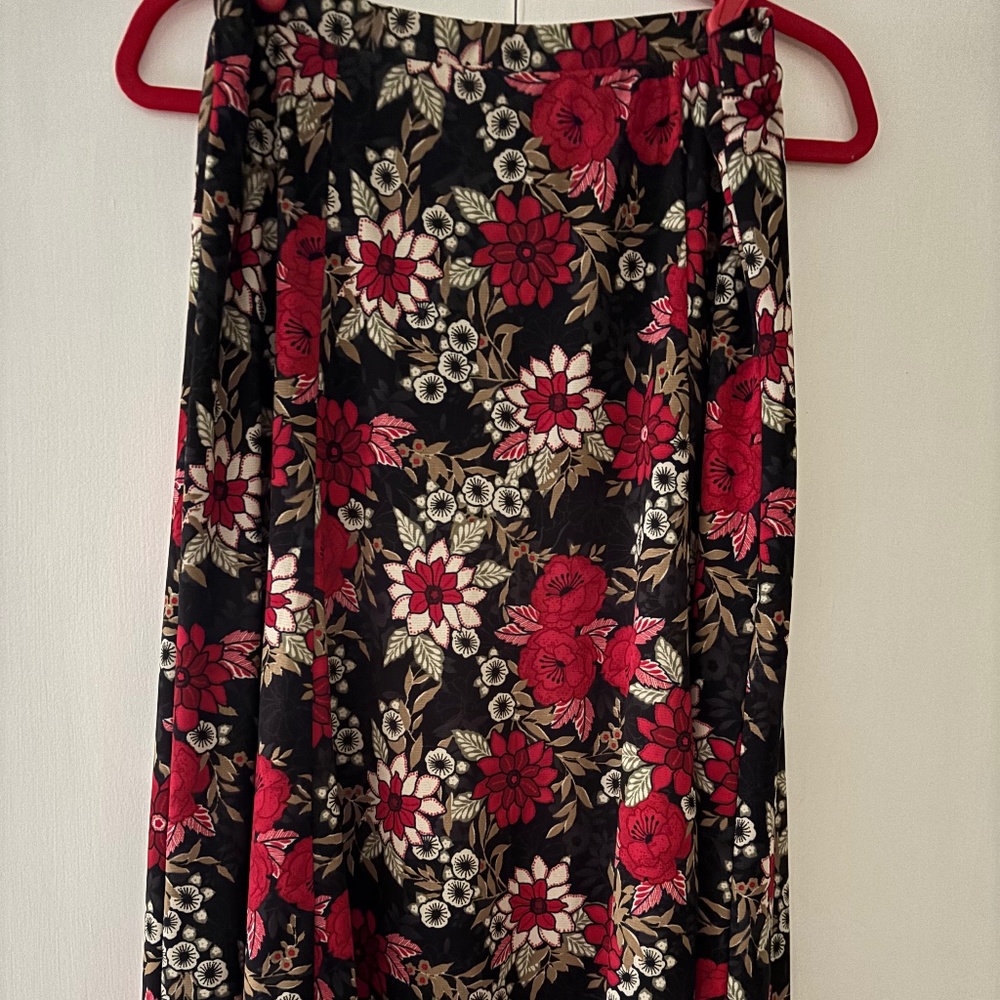 PULL ON SKIRT